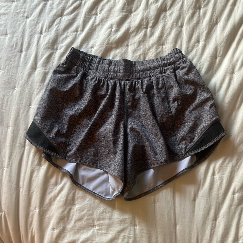 Lululemon hotty hot shorts 4” || size 8